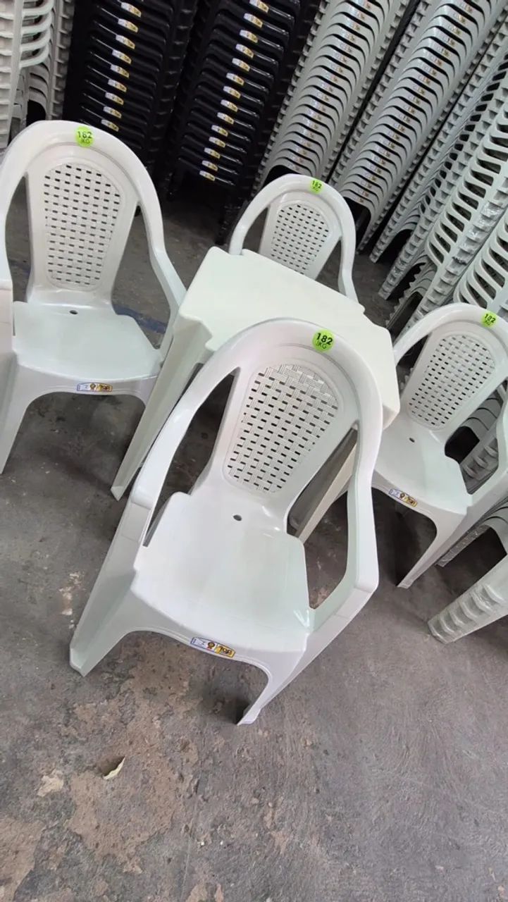 Mesa e cadeiras 