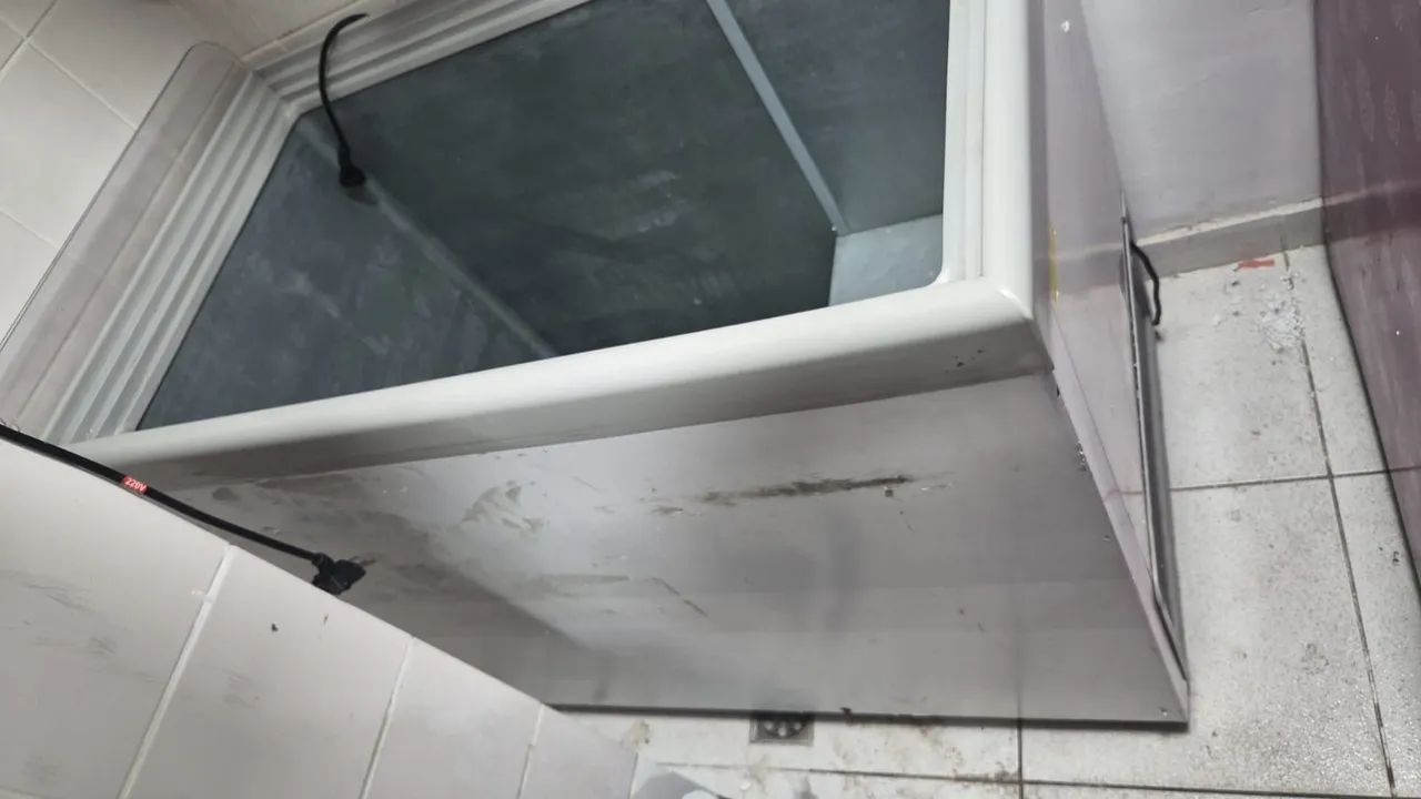 Freezer horizontal com tampas de vidro 220v - Foto 3