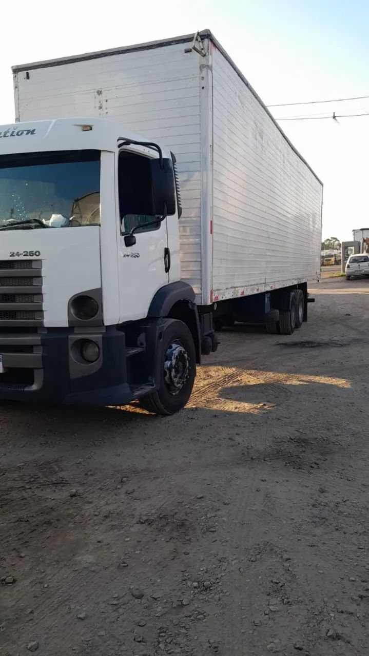 Caminhão Costellation 24250