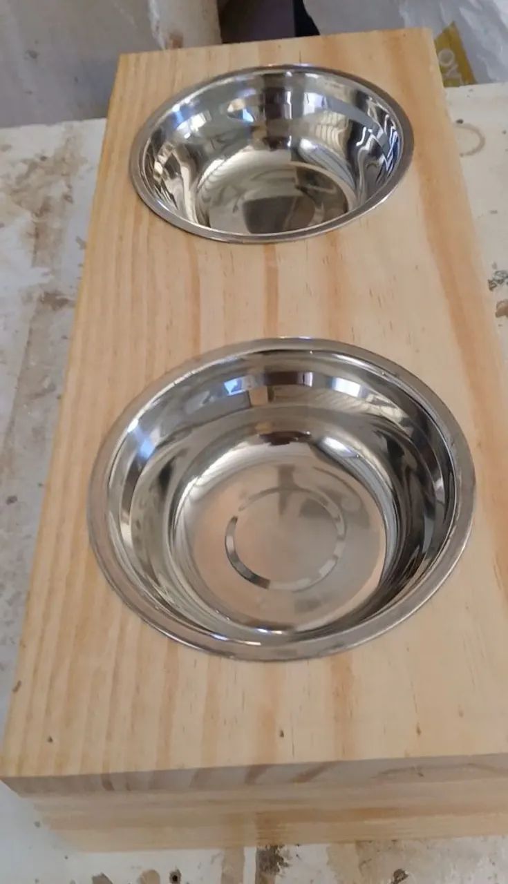 Comedouro pra cães e gatos 