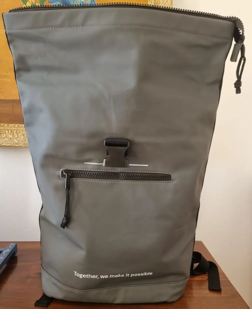 Mochila na cor Cinza - Nova sem uso.