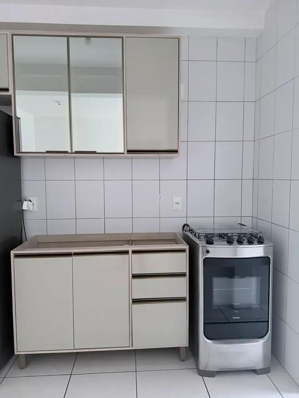 Aluga-se bom apartamento mobiliado de 2 quartos em Forquilhinhas, São José/SC - Foto 3