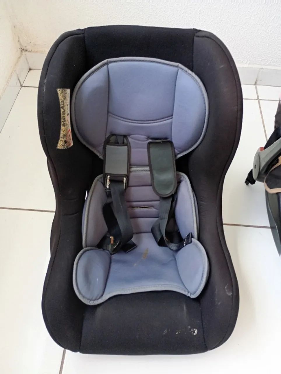 Cadeirinha+ bebê conforto.