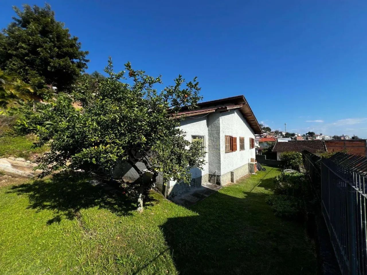 Casa de 2 quartos com Vista Mar e 4 vagas de garagem na Agronômica, em Florianópolis. - Foto 4