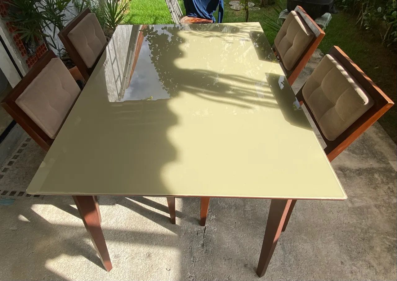 Vendo conjunto sala de jantar com 4 cadeiras  - Foto 4