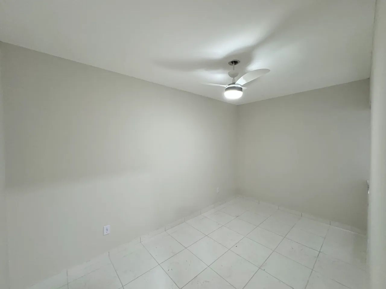 Alugo lindo quarto e sala em marechal Hermes  - Foto 4