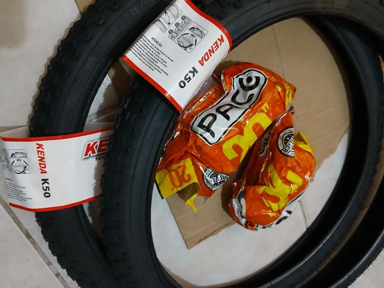2 Pneus Kenda/2 Cameras BMX aro 20