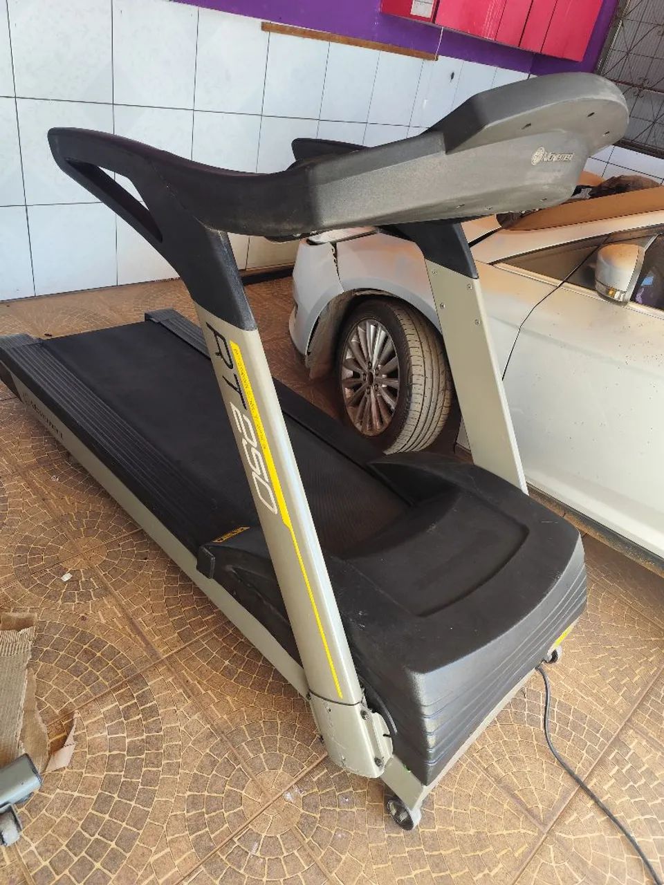 Esteira profissional movement RT250 G2