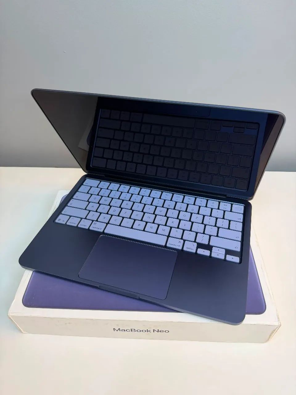 Macbook Neo 512GB Azul - COMPLETO - Foto 2