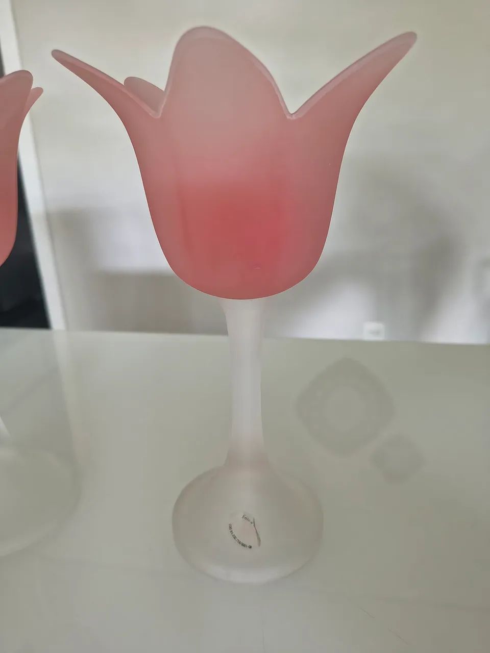 Par de castiçal de vidro em formato de tulipa com velas - Foto 4
