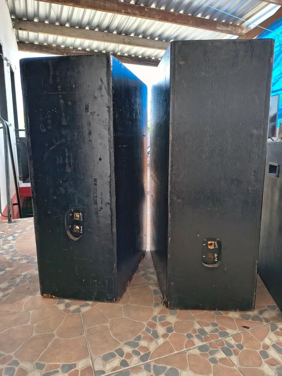 Vendo duas caixas gabinetes,cada caixa para 1 de 12, e 1 de 15 e  2 cornetas  e um twitter - Foto 2