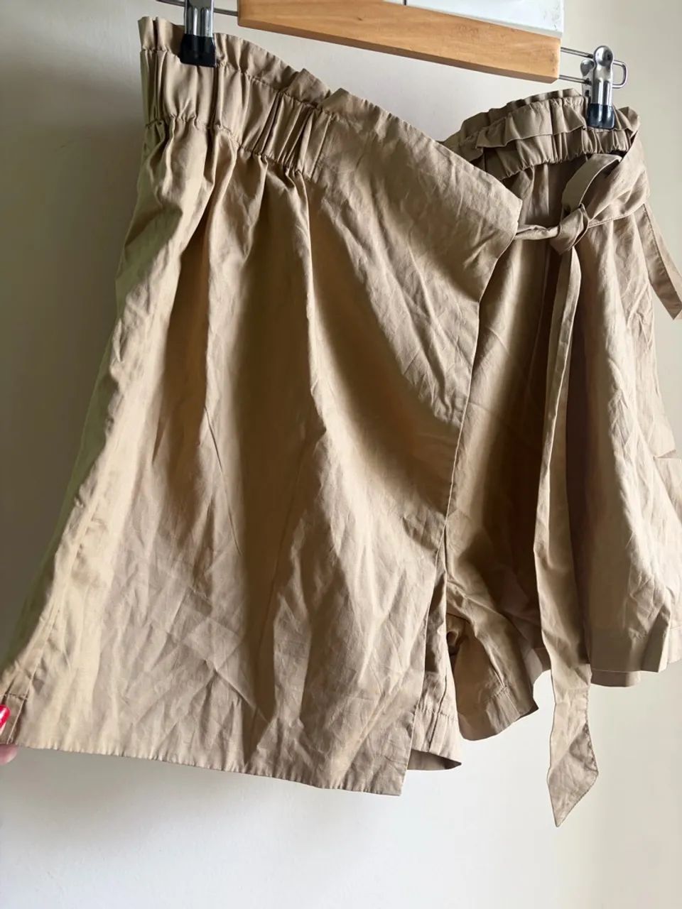 Short Saia Bege Amaro