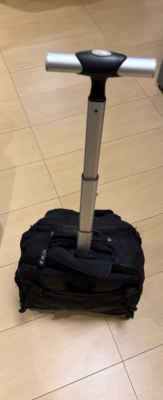 Mochila Kipling Preta - Ótimo estado - Foto 3