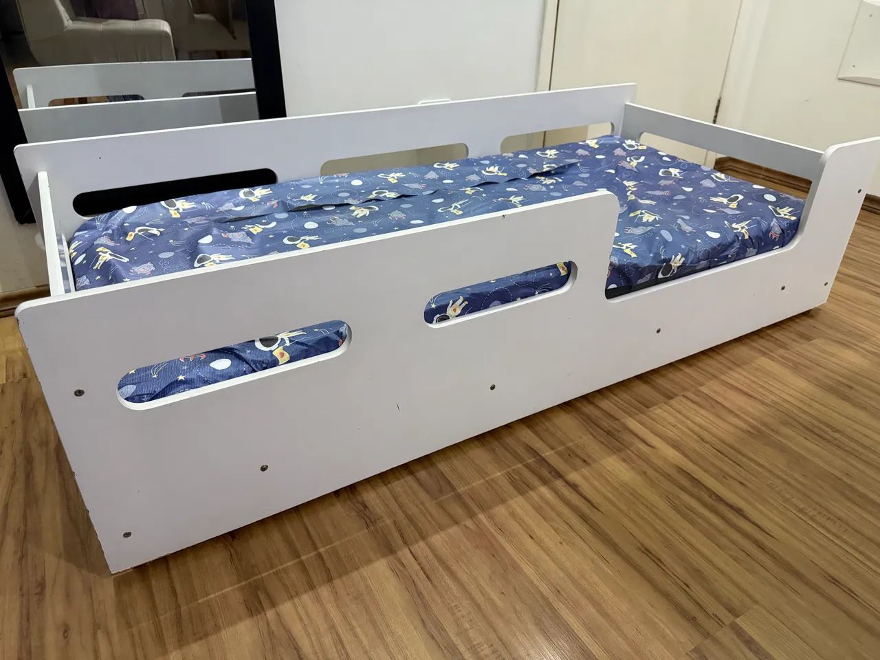 Cama infantil montessoriana