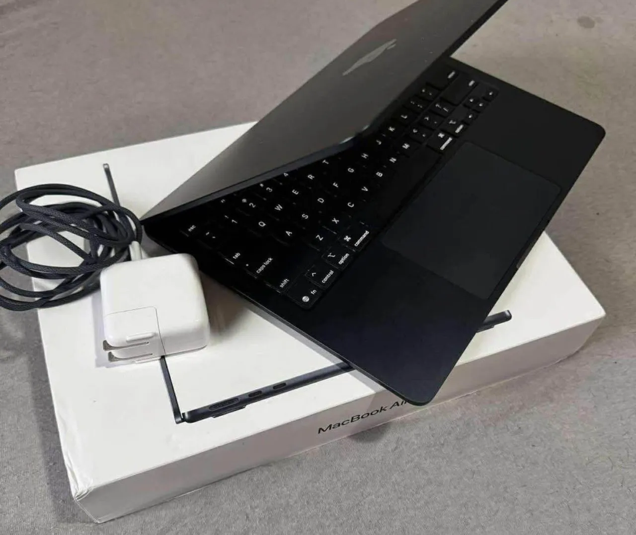 MacBook Air M4 - 13? 16GB / 256GB Cor: Midnight - Notebooks
