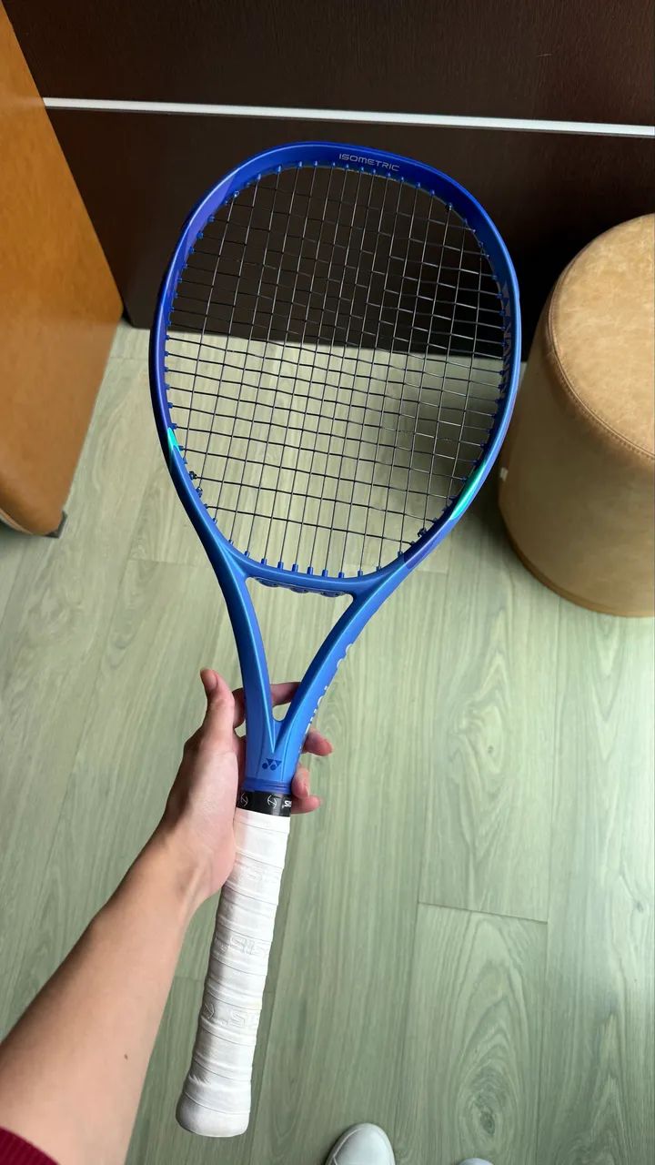 Raquete Yonex Ezone 100 nova  - Foto 4