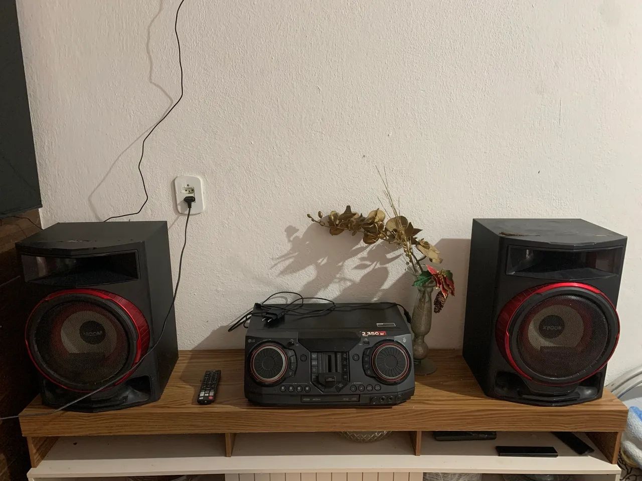 Som LG 2350W