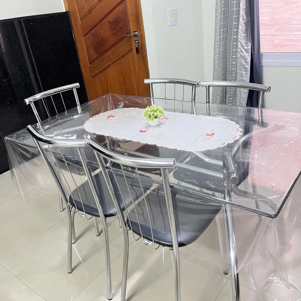 Mesa de vidro 5 cadeiras  - Foto 2