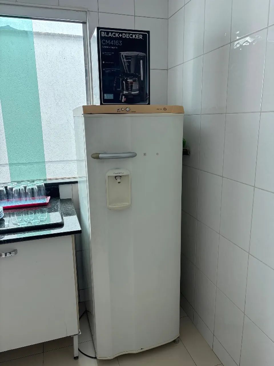 Geladeira e cafeteira nova