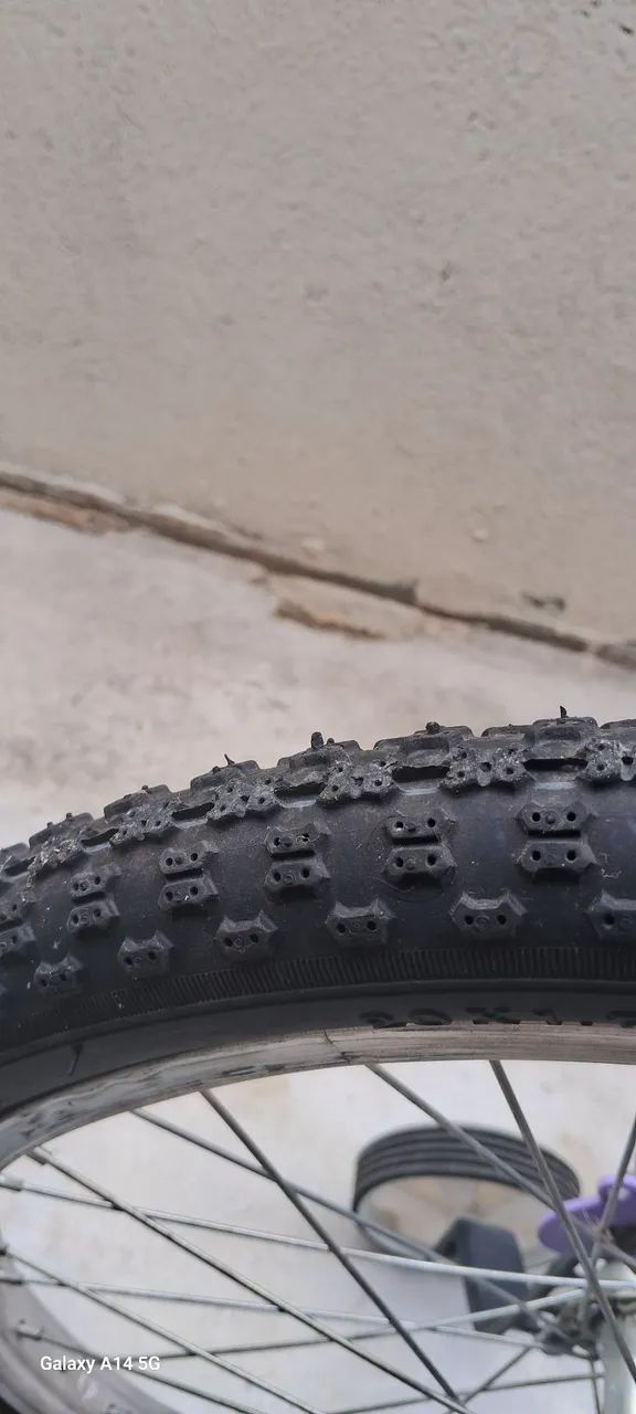 Bicicleta aro 20 com cestinha - Foto 3