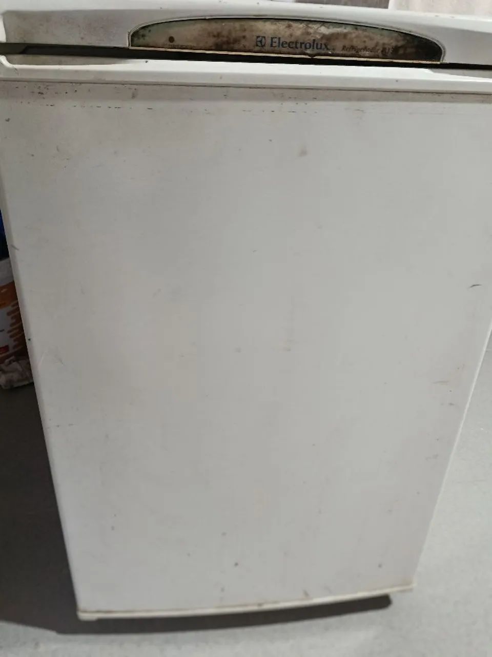 Vendo frigobar branco