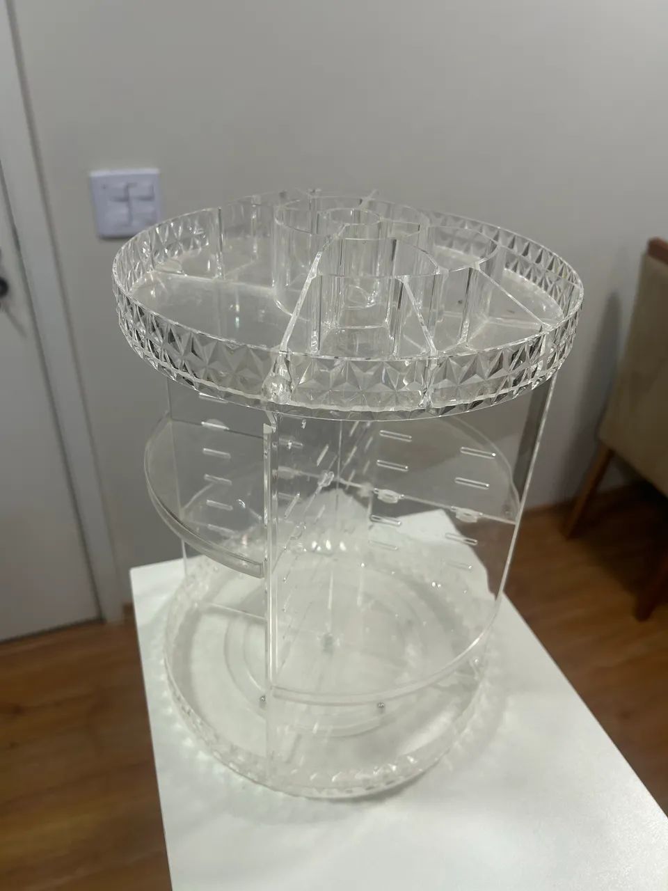 Base de plastico com rotação para maquiagem