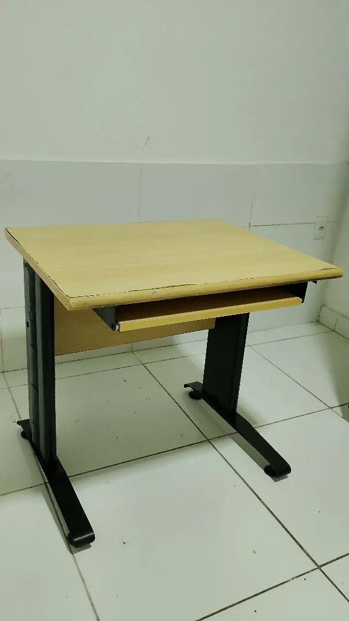 Mesa de madeira e aço para computador - Foto 2