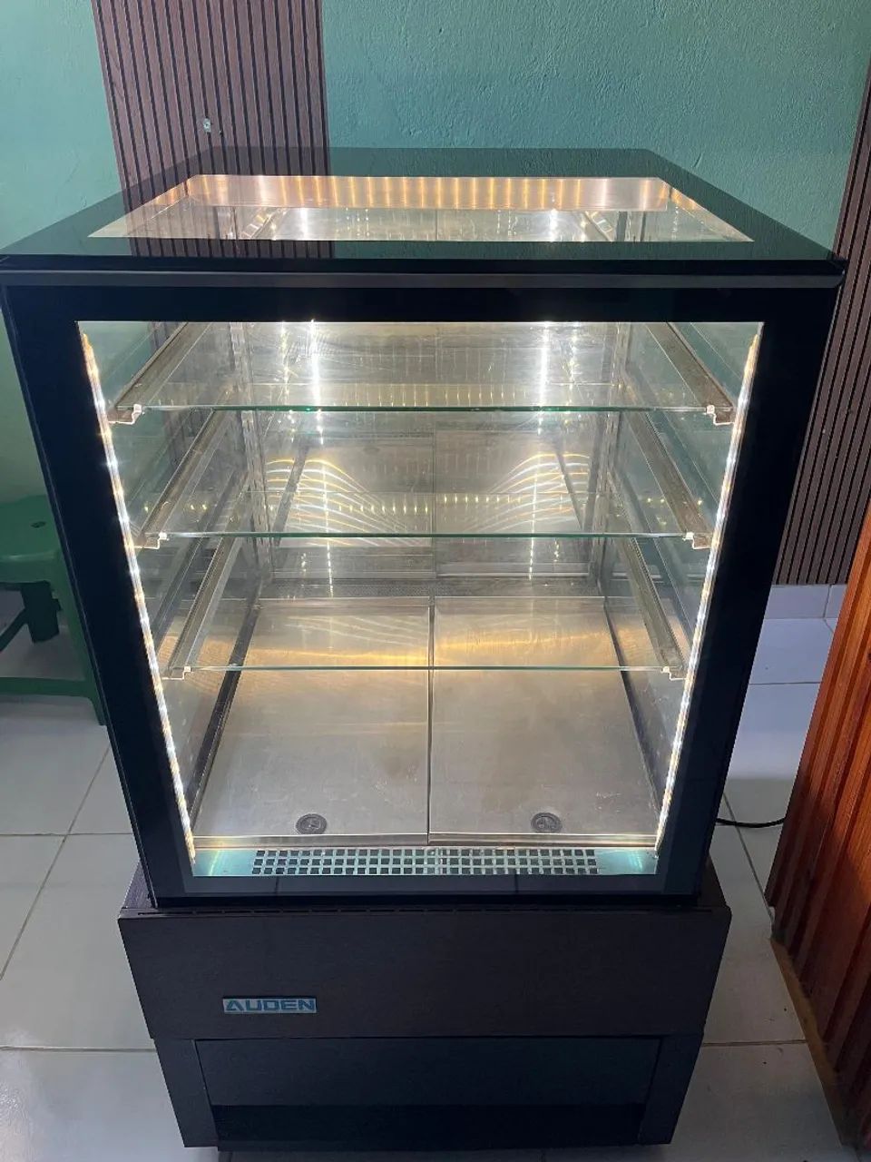  Para vender logo ,Vitrine gelada,semi nova slim funcionado perfeitamente  - Foto 2