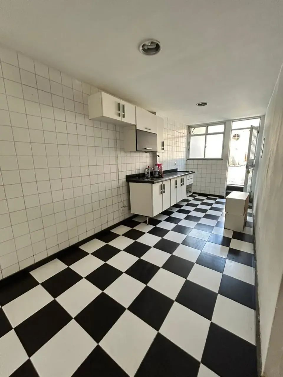 CASA COM 4 QUARTOS EM ENGENHOCA