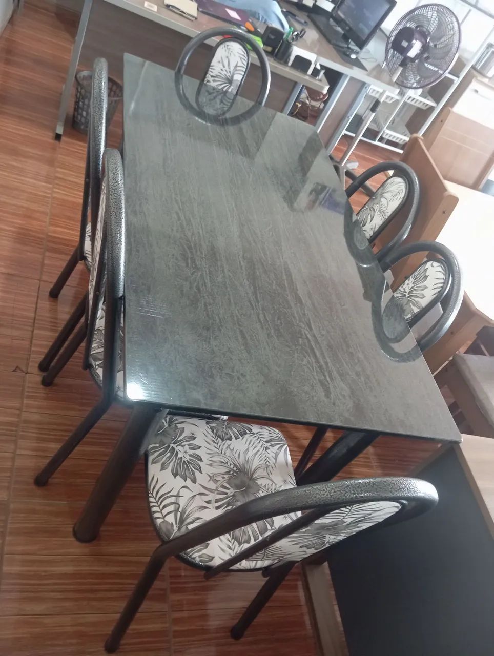 Mesa seis cadeiras nova em oferta  - Foto 2