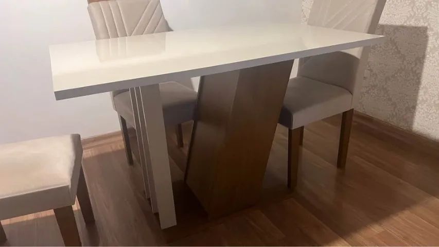 MESA COM 4 CADEIRAS 5 MESES DE USO  - Foto 2