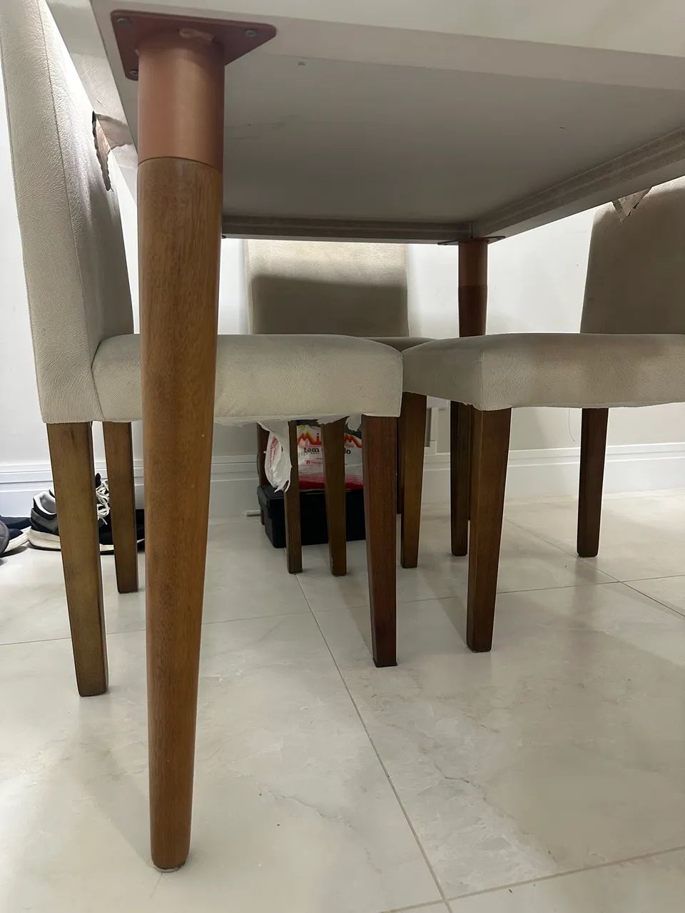 Mesa com tampo de vidro 4 lugares com 4 cadeiras - Foto 3
