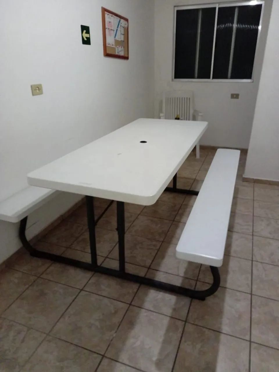 Mesa com banco acoplado dobráveis.  - Foto 4