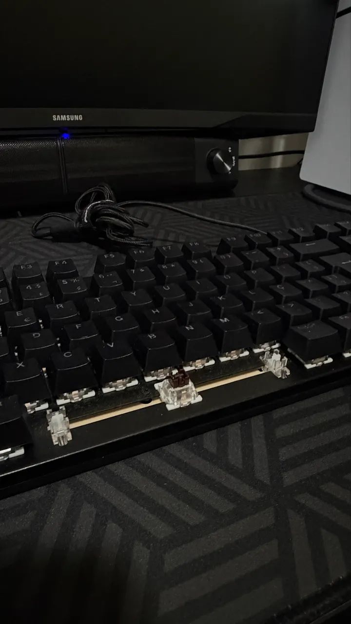 Teclado fortrek 75% gamer RGB