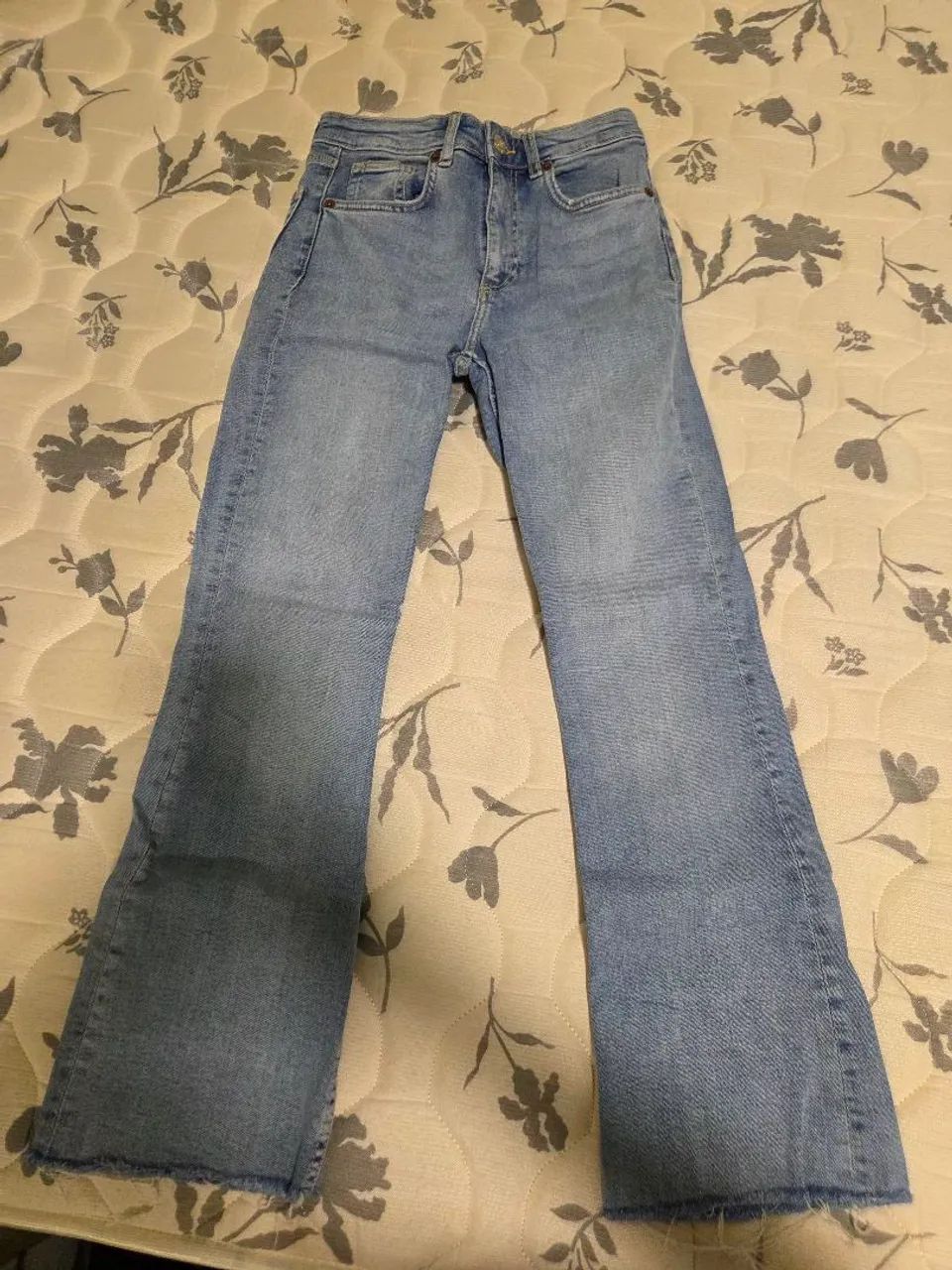 Calça jeans zara tamanho 36 - Foto 2