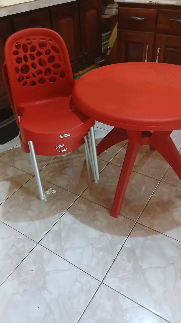 Conjunto de mesa e cadeiras Novas - Foto 2