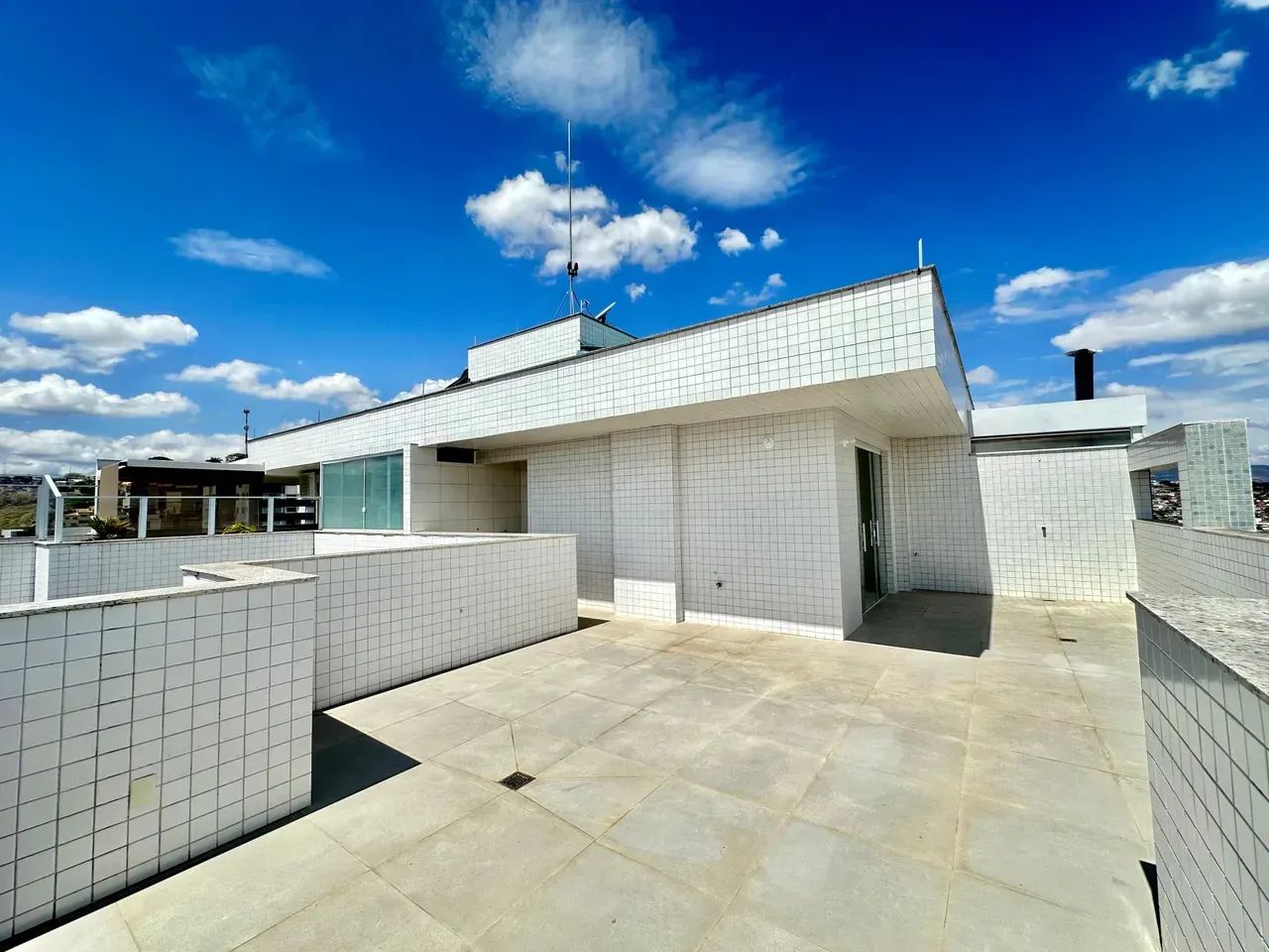 Cobertura de de 3 quartos e 2 vagas no Manacas - 150m²