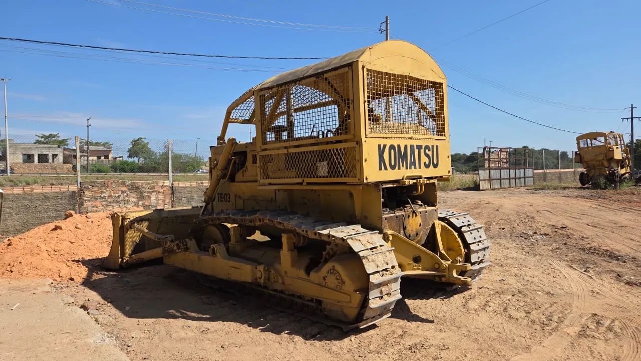 Komatsu Trator de Esteira D85-A Ano 1983 - Foto 2