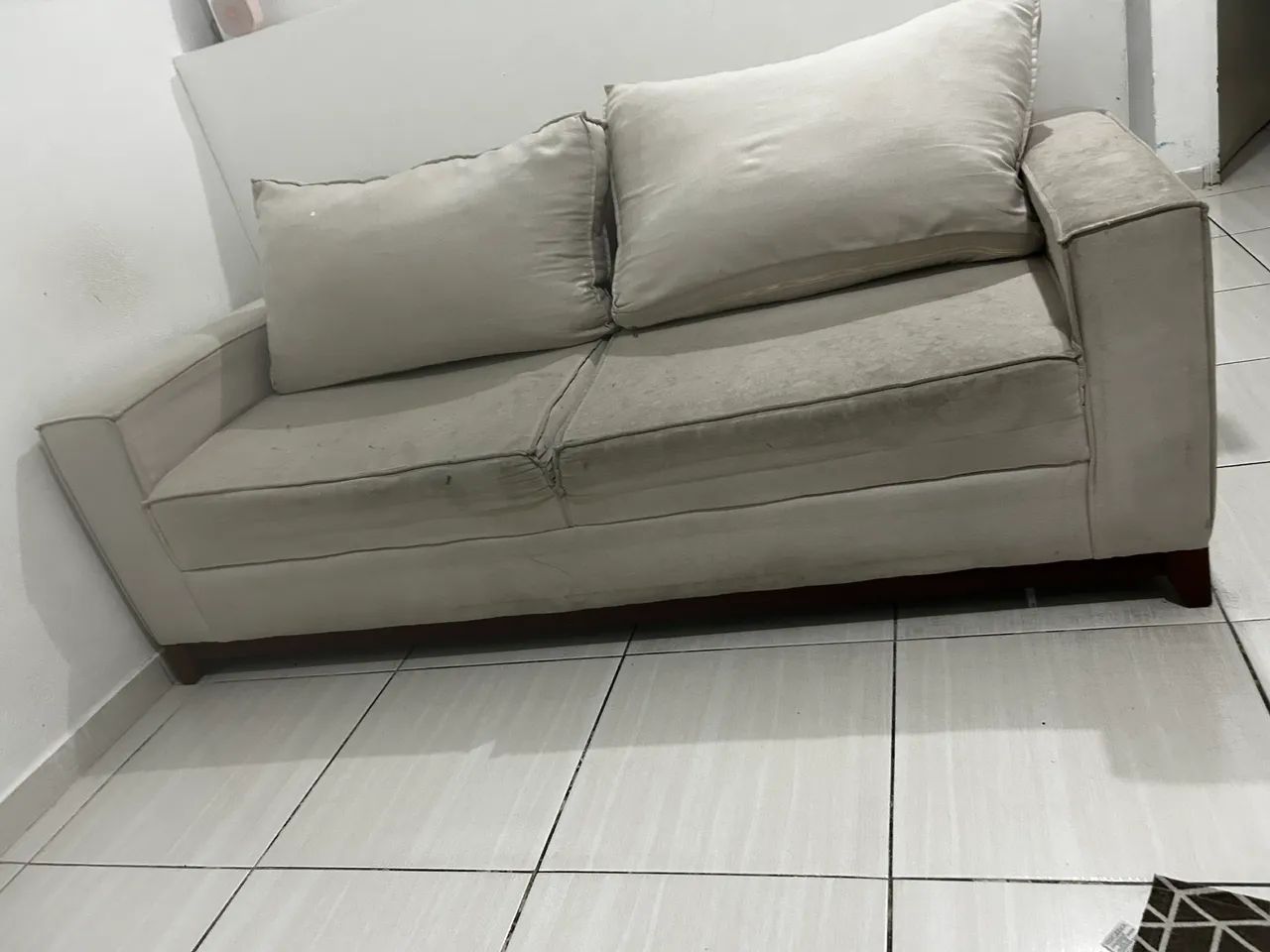 Sofá de linho e detalhes de madeira  - Foto 2