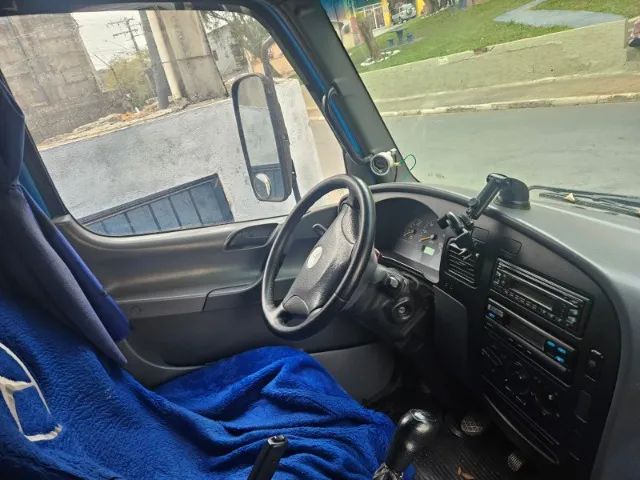 Caminhao mercedez  acelo 715 - Foto 5