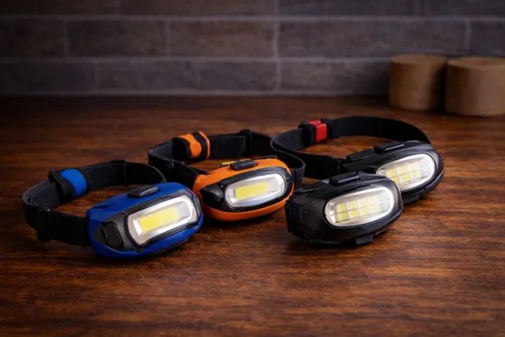 Lanterna de Cabeça LED COB Recarregável - Super Forte - Foto 3
