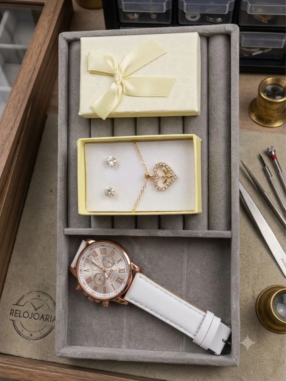 Relógio Quartzo Branco e Colar Fenix com Brincos com 1 Milésimo 4 Peças  - Foto 2