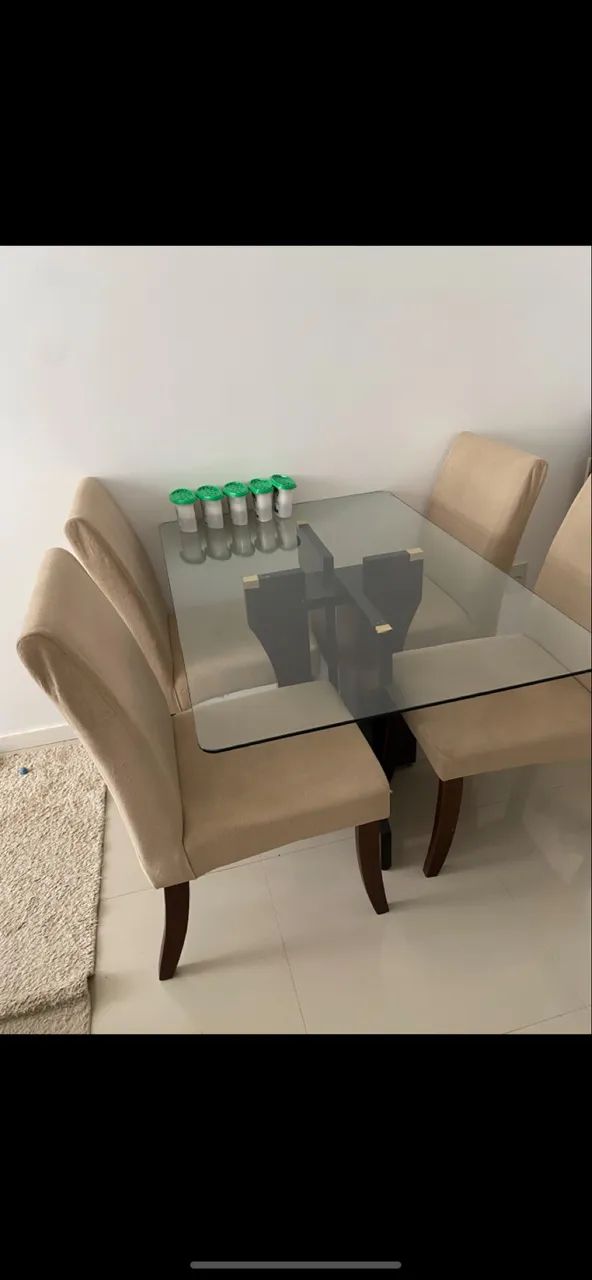 Mesa e cadeiras 