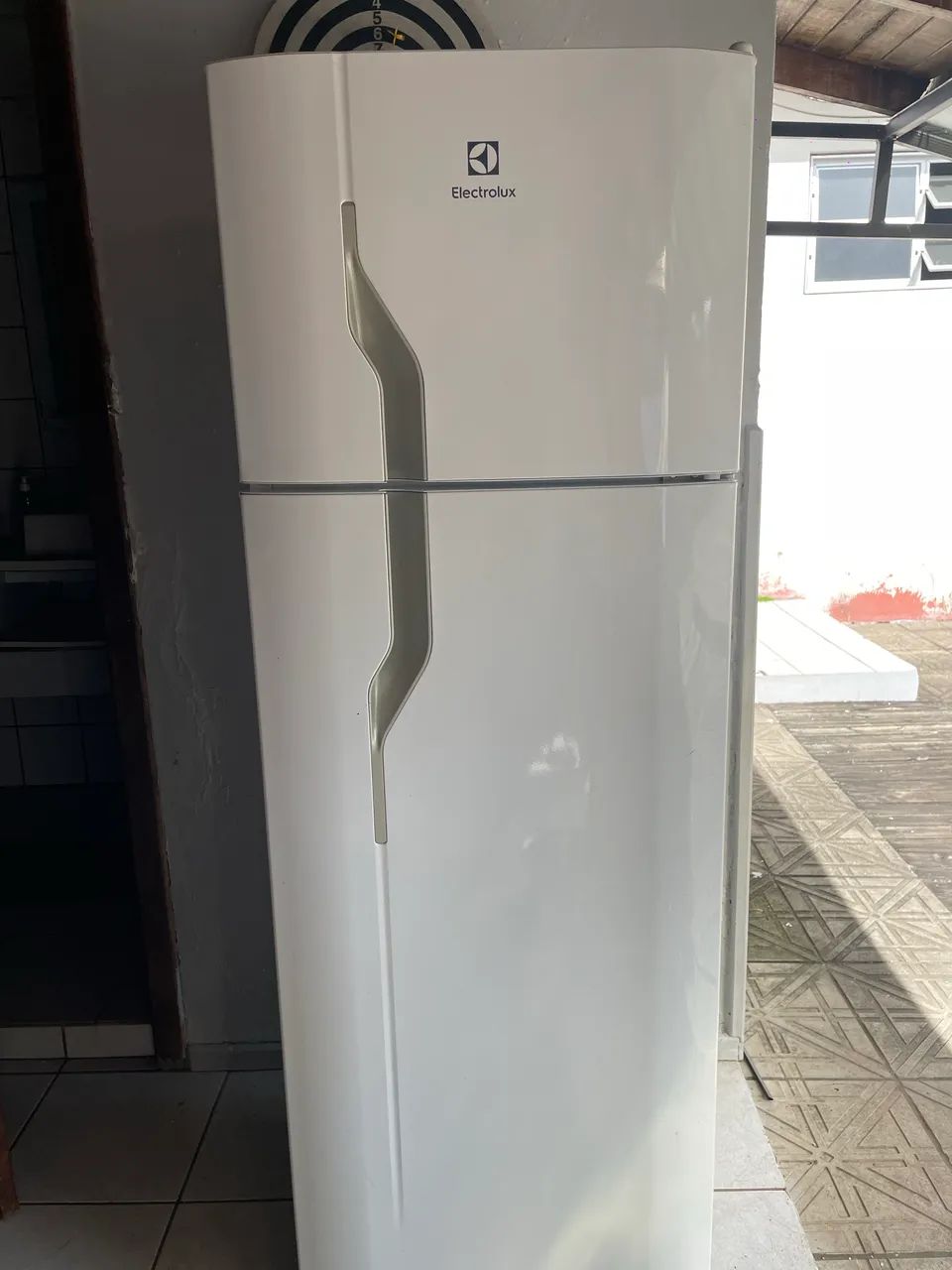 Geladeira Electrolux Defrost 260L 