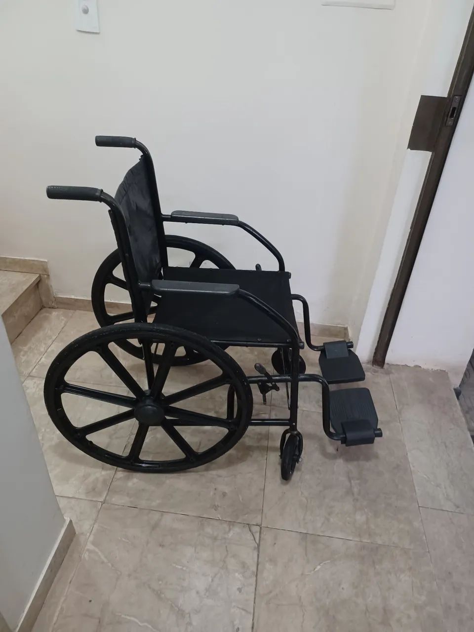 Cadeira de rodas dobravel.349,00 - Foto 3