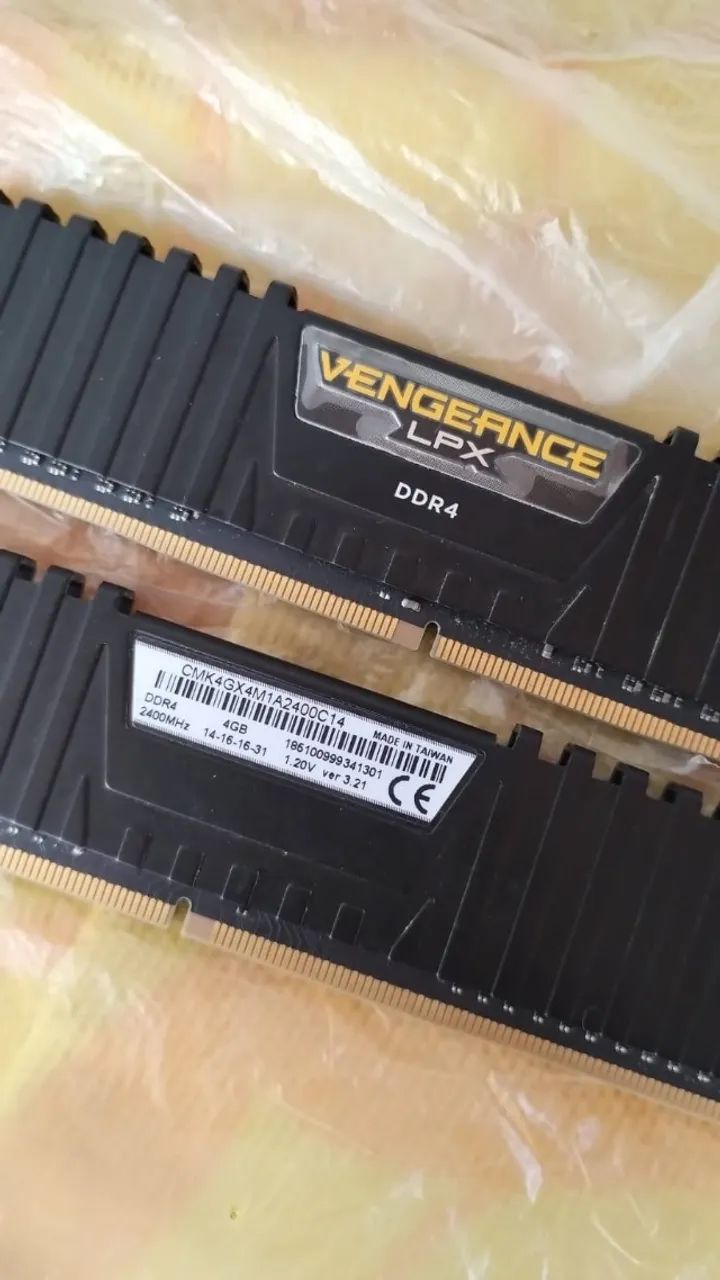 Memoria RAM DD4 2 pentes de 4gb