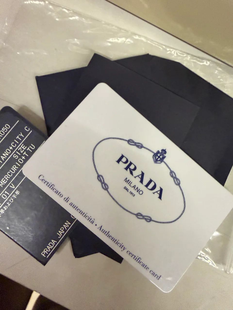 Bolsa Prada Bibliotheque Cinza e Creme  - Foto 5