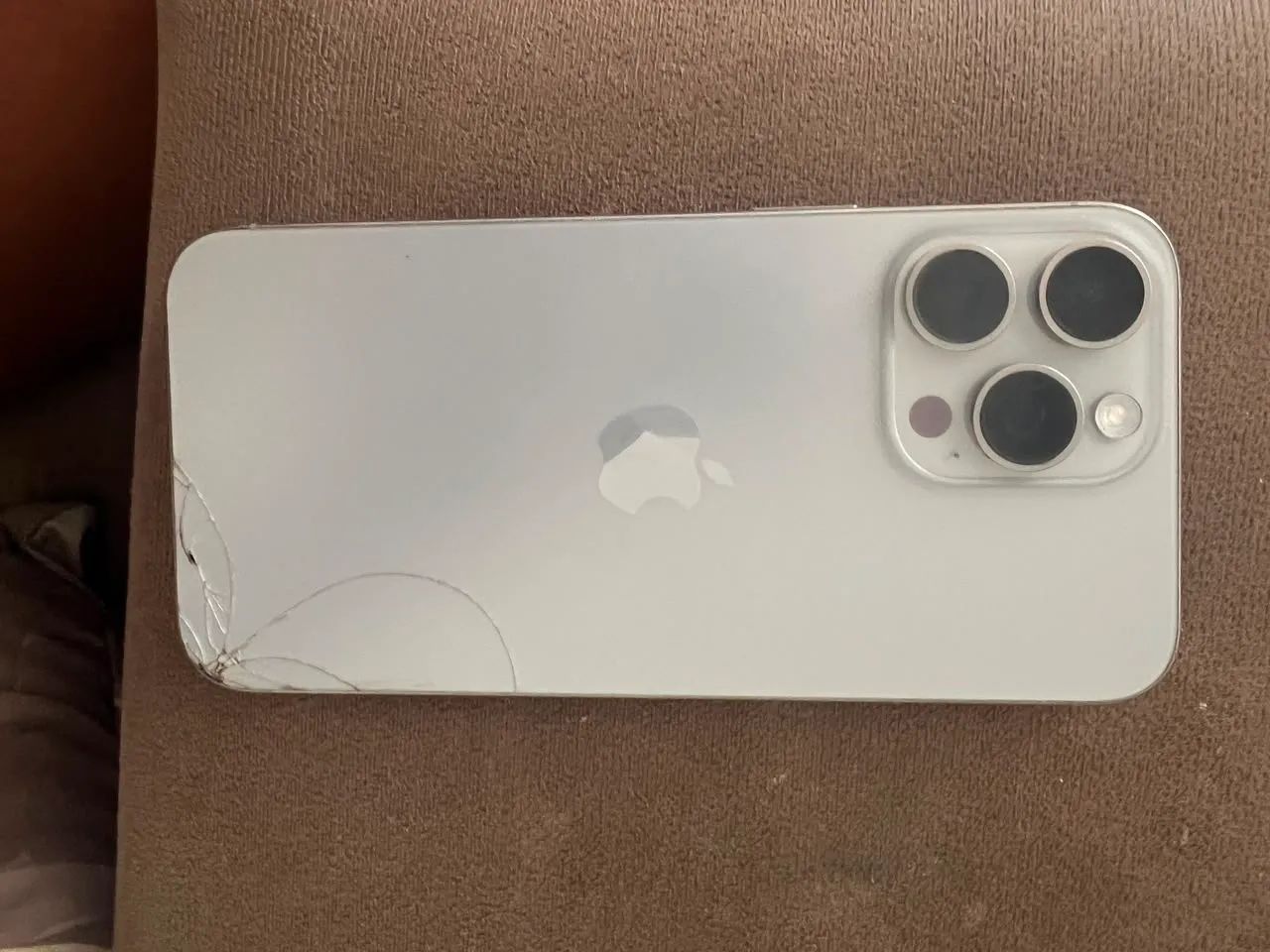 Vendo iPhone 15 pro max 256GB única dona 