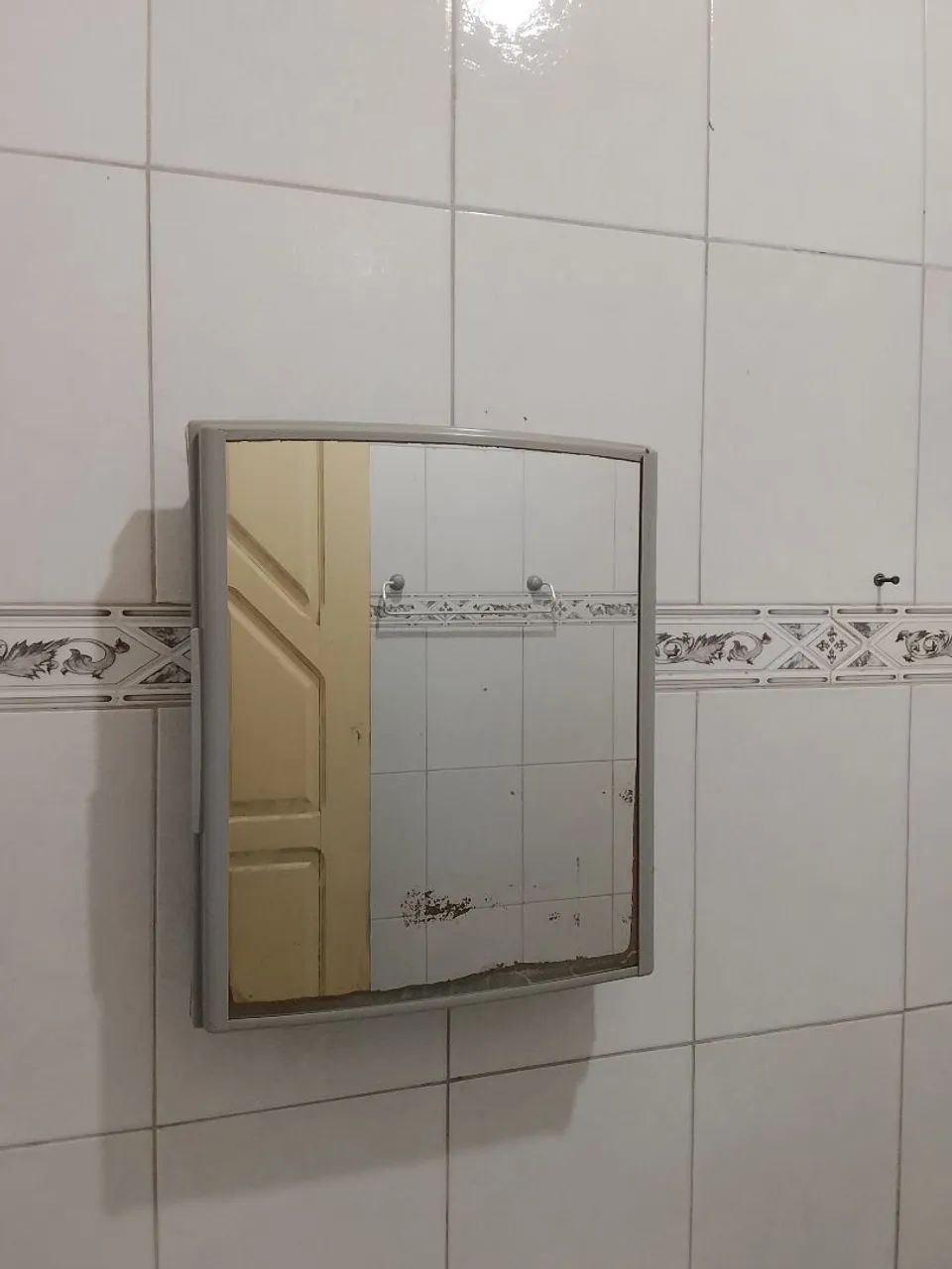 Vendo Pia de banheiro com Base e Espelho 65570243390083124