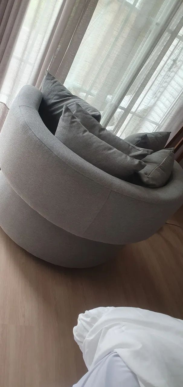 LINDA POLTRONA GIRATÓRIA PARA SALA OU QUARTO NOVA SEM USO - Foto 2